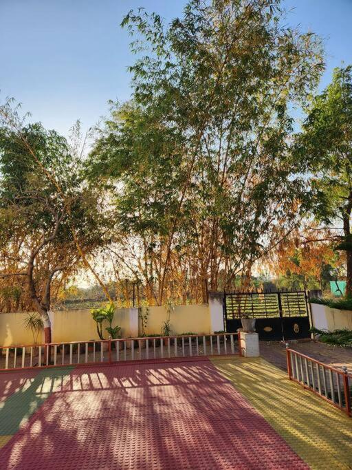 גנדהינאגר Farmhouse Close To Nature - Kesari Farm מראה חיצוני תמונה