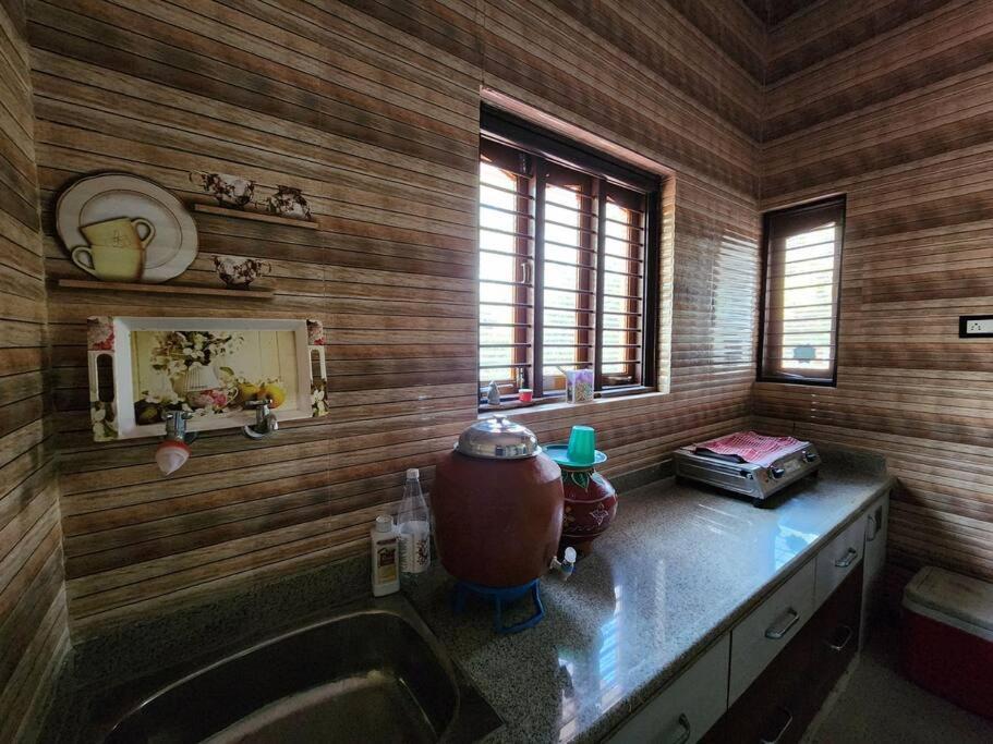 גנדהינאגר Farmhouse Close To Nature - Kesari Farm מראה חיצוני תמונה
